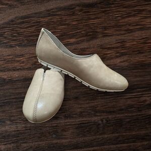 Born Leather slip ons, Natural color